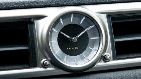 In 2006 introduceerde Lexus met de GS450h de eerste hybridesedan in de hogere middenklasse. Lange tijd had die luxe Japanner het rijk alleen. Binnenkort staat de nieuwe generatie aan de start en die v