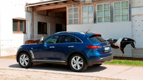 Infiniti heeft in ons land nog veel aan verkopen en naamsbekendheid te winnen. En dus wordt elk nieuwtje bij het Japanse luxemerk aan de grote klok gehangen. In de omgeving van Mnchen hebben we kenni