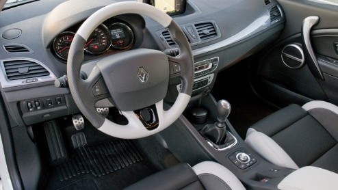 Nieuwe, bijtellingsvriendelijke motoren en een paar optische vernieuwingen. Dat is waar het om draait bij de vernieuwde Renault Mgane-reeks. De update slaat bij voorbaat aan gezien het aantal orders