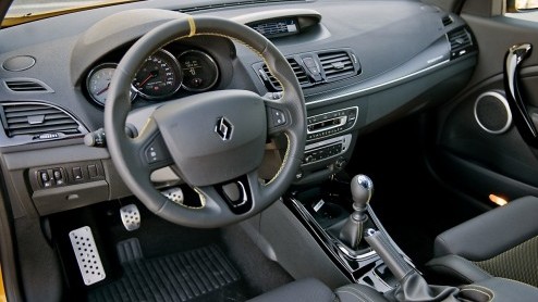 Nieuwe, bijtellingsvriendelijke motoren en een paar optische vernieuwingen. Dat is waar het om draait bij de vernieuwde Renault Mgane-reeks. De update slaat bij voorbaat aan gezien het aantal orders