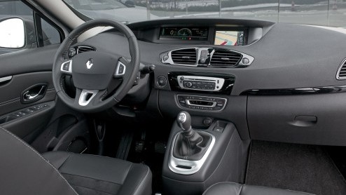 De Renault (Grand) Scnic is sinds jaar en dag marktleider in het MPV-segment. Ook in Nederland. Dat willen de Fransen graag zo houden en dus zijn beide modellen voor 2012 opgefrist. Het belangrijkste
