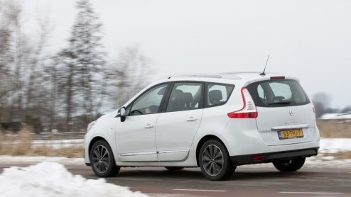 De Renault (Grand) Scnic is sinds jaar en dag marktleider in het MPV-segment. Ook in Nederland. Dat willen de Fransen graag zo houden en dus zijn beide modellen voor 2012 opgefrist. Het belangrijkste