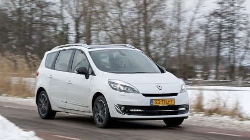 De Renault (Grand) Scnic is sinds jaar en dag marktleider in het MPV-segment. Ook in Nederland. Dat willen de Fransen graag zo houden en dus zijn beide modellen voor 2012 opgefrist. Het belangrijkste