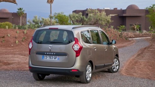 Een nieuwe zevenzits MPV aanbieden van het formaat Grand Scenic, de bagageruimte van een Espace maar met het prijskaartje van een Modus. Rara hoe kan dat? Dacia weet hoe: met de Lodgy! Dat willen we w
