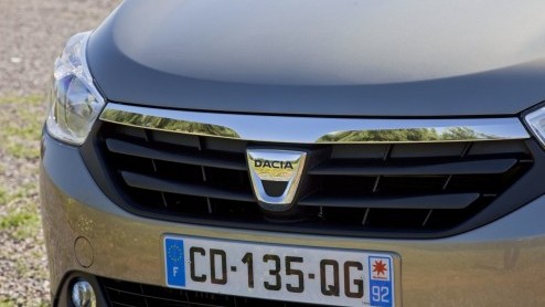 Een nieuwe zevenzits MPV aanbieden van het formaat Grand Scenic, de bagageruimte van een Espace maar met het prijskaartje van een Modus. Rara hoe kan dat? Dacia weet hoe: met de Lodgy! Dat willen we w