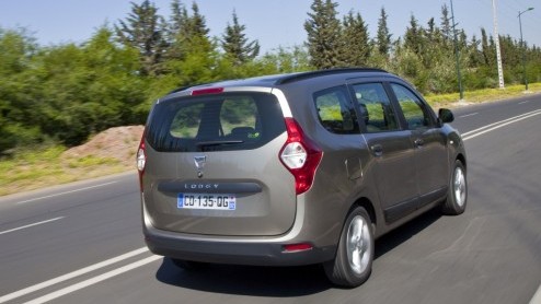 Een nieuwe zevenzits MPV aanbieden van het formaat Grand Scenic, de bagageruimte van een Espace maar met het prijskaartje van een Modus. Rara hoe kan dat? Dacia weet hoe: met de Lodgy! Dat willen we w