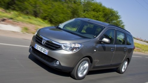 Een nieuwe zevenzits MPV aanbieden van het formaat Grand Scenic, de bagageruimte van een Espace maar met het prijskaartje van een Modus. Rara hoe kan dat? Dacia weet hoe: met de Lodgy! Dat willen we w