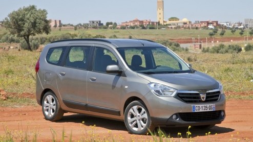 Een nieuwe zevenzits MPV aanbieden van het formaat Grand Scenic, de bagageruimte van een Espace maar met het prijskaartje van een Modus. Rara hoe kan dat? Dacia weet hoe: met de Lodgy! Dat willen we w