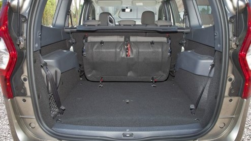 Een nieuwe zevenzits MPV aanbieden van het formaat Grand Scenic, de bagageruimte van een Espace maar met het prijskaartje van een Modus. Rara hoe kan dat? Dacia weet hoe: met de Lodgy! Dat willen we w