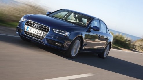 Audi heeft de A4 een nieuw gezicht gegeven. Achter het nieuwe front schuilt een nieuwe stap voorwaarts in efficintie, waarbij de geavanceerde 1.8 TFSI en vernieuwde 2.0 TDI motor speciale aandacht ve