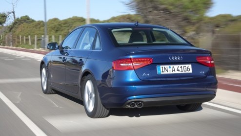 Audi heeft de A4 een nieuw gezicht gegeven. Achter het nieuwe front schuilt een nieuwe stap voorwaarts in efficintie, waarbij de geavanceerde 1.8 TFSI en vernieuwde 2.0 TDI motor speciale aandacht ve