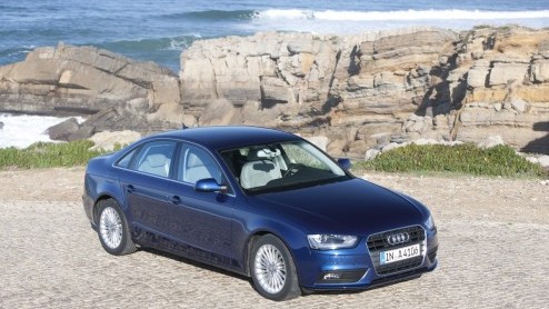 Audi heeft de A4 een nieuw gezicht gegeven. Achter het nieuwe front schuilt een nieuwe stap voorwaarts in efficintie, waarbij de geavanceerde 1.8 TFSI en vernieuwde 2.0 TDI motor speciale aandacht ve