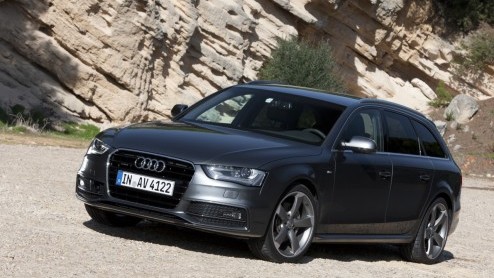Audi heeft de A4 een nieuw gezicht gegeven. Achter het nieuwe front schuilt een nieuwe stap voorwaarts in efficintie, waarbij de geavanceerde 1.8 TFSI en vernieuwde 2.0 TDI motor speciale aandacht ve