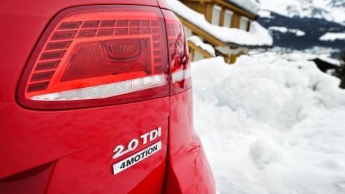 Stoer doen met robuuste looks n vierwielaandrijving. Bij Volkswagen was het tot nu toe een kwestie van kiezen. De Cross-modellen ontbeerden het laatste, de 4Motion-uitvoeringen het eerste. De nieuwe 