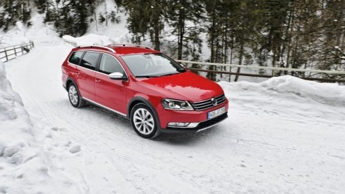 Stoer doen met robuuste looks n vierwielaandrijving. Bij Volkswagen was het tot nu toe een kwestie van kiezen. De Cross-modellen ontbeerden het laatste, de 4Motion-uitvoeringen het eerste. De nieuwe 