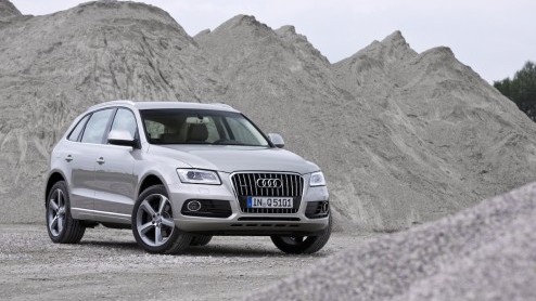 Audi heeft de Q5 met kleine ingrepen vernieuwd, waarbij vooral aan de verfijning en afwerking is gedacht. Om de facelift kracht bij te zetten maakt een bijzondere verrassing zijn opwachting: de SQ5 me