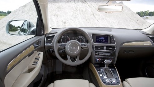 Audi heeft de Q5 met kleine ingrepen vernieuwd, waarbij vooral aan de verfijning en afwerking is gedacht. Om de facelift kracht bij te zetten maakt een bijzondere verrassing zijn opwachting: de SQ5 me