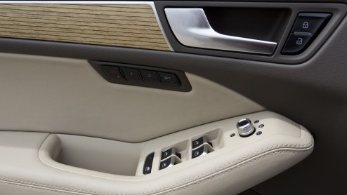 Audi heeft de Q5 met kleine ingrepen vernieuwd, waarbij vooral aan de verfijning en afwerking is gedacht. Om de facelift kracht bij te zetten maakt een bijzondere verrassing zijn opwachting: de SQ5 me