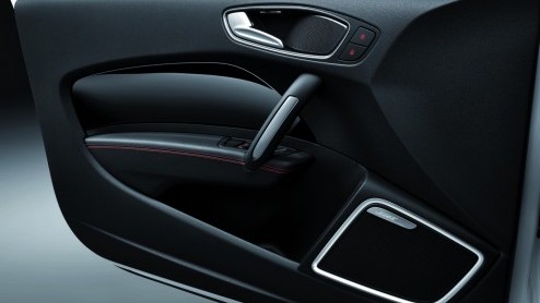 Geen RS1, maar gewoon Audi A1 quattro. De nieuwe supersportieve telg is nu digitaal officieel bekend gemaakt. In het voorjaar staat de 256 pk sterke A1 in Genve en vanaf de zomer kun je rijden. Meer 