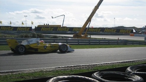 Op een regenachtig Circuit Park Zandvoort is het nieuwe A1 Grand Prix seizoen van start gegaan. Autovandaag was er natuurlijk bij. Jeroen Bleekemolen en Arie Luyendijk jr. gaan proberen de Nederlandse