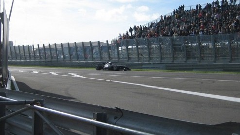 Op een regenachtig Circuit Park Zandvoort is het nieuwe A1 Grand Prix seizoen van start gegaan. Autovandaag was er natuurlijk bij. Jeroen Bleekemolen en Arie Luyendijk jr. gaan proberen de Nederlandse