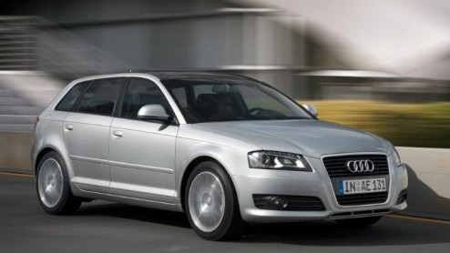 Onlangs presenteerde Audi de vernieuwde A3. Nu is ook het prijzenboek bekend. Veel uitvoeringen kregen een gunstiger energielabel en dat heeft zo zijn uitwerking op de prijs. Vanaf 23.620 euro doet de