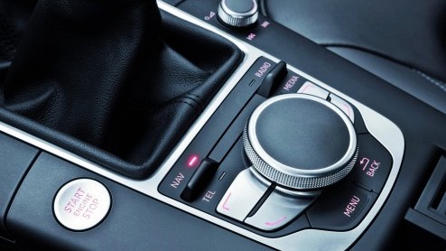 Het duurt niet lang meer voordat de nieuwe Audi A3 wordt gepresenteerd. Toch kan niet iedereen het geduld meer opbrengen en zijn er al beelden van de nieuwe compacte middenklasser gelekt. Waaronder di