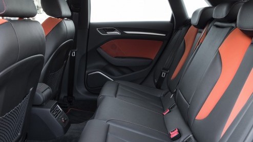 Toen Audi in april de nieuwe A3 introduceerde, was meteen duidelijk dat de vijfdeursversie al ver in de pijplijn zat. Hij heet weer Sportback en al moet de klant er nog minimaal tot februari 2013 op w