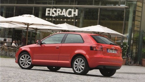 Nu de nieuwe Audi A3 is onthuld en vanaf augustus bij de dealer staat is het tijd om de huidige generatie langzaam uit te zwaaien. De importeur heeft daarom een Advance-uitvoering in het leven geroepe