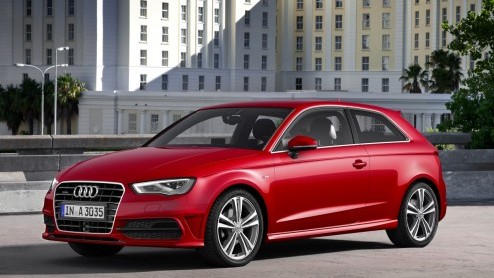 Nu mag het officieel gezegd worden: dit is de nieuwe Audi A3. Hij heeft veel weg van zijn voorganger maar is nieuwer (en lichter) dan je denkt. En dan doelen we niet alleen op het interieur. Het kostt
