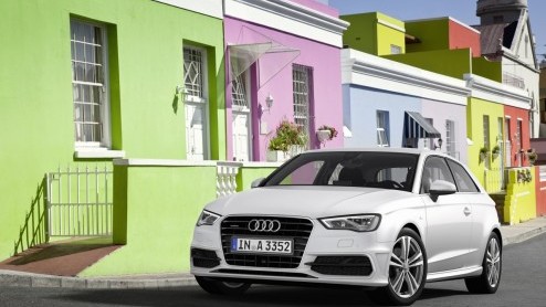 Nu mag het officieel gezegd worden: dit is de nieuwe Audi A3. Hij heeft veel weg van zijn voorganger maar is nieuwer (en lichter) dan je denkt. En dan doelen we niet alleen op het interieur. Het kostt