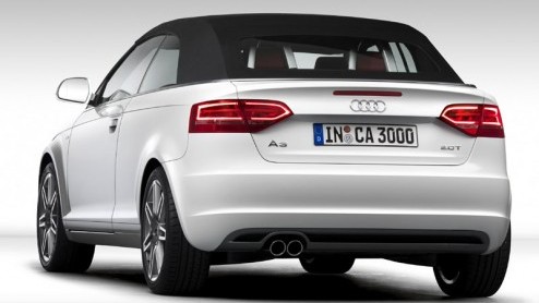 Het doek is eraf. De kap trouwens ook. We hebben het namelijk over de Audi A3 Cabriolet, die in tegenstelling tot de trend, gewoon een chique stoffen kap heeft. Goed om te weten is ook dat het merk he