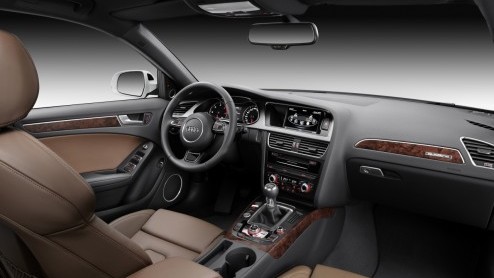 Audi heeft de A4 een nieuw gezicht gegeven. Achter het nieuwe front schuilt een nieuwe stap voorwaarts in efficintie, waarbij de geavanceerde 1.8 TFSI en vernieuwde 2.0 TDI motor speciale aandacht ve