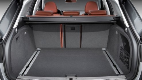 Het wachten op de introductie Audi A4 Avant hoeft niet meer. De nieuwe dynamische stationwagon van het merk debuteert op de Autosalon van Genve. Het merk claimt dat de A4 Avant de grootste bagageruim