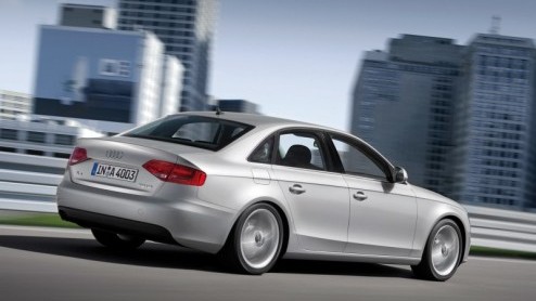 De nieuwe Audi A4 staat nog niet koud bij de dealers of het merk introduceert al de Pro Line uitvoering. Een benaming voor een reeks luxe meeruitvoeringen die het rijden in de A4 nog eens prettiger 