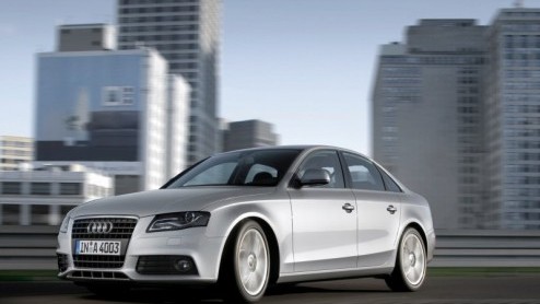 De nieuwe Audi A4 staat nog niet koud bij de dealers of het merk introduceert al de Pro Line uitvoering. Een benaming voor een reeks luxe meeruitvoeringen die het rijden in de A4 nog eens prettiger 