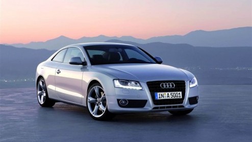 Audi levert de A5 nu ook met 1.8 TFSI benzinemotor. Deze nieuwe turbomotor was in deze coup al leverbaar bij onze Oosterburen, maar vond het ook tijd om Nederland aan te doen. Daarmee is de vanafprij