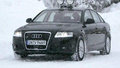 Dat de Audi A6 in de smaak valt bij veelal zakelijk rijdend Nederland is geen nieuws. Het huidige model dateert uit 2005 en getuige het spionagemateriaal kunnen we een kleine facelift verwachten aan h