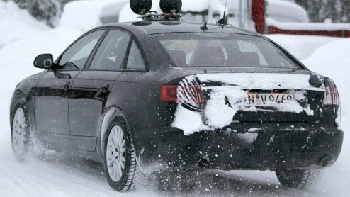 Dat de Audi A6 in de smaak valt bij veelal zakelijk rijdend Nederland is geen nieuws. Het huidige model dateert uit 2005 en getuige het spionagemateriaal kunnen we een kleine facelift verwachten aan h