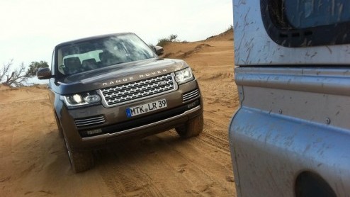 Na zo'n tien jaar is Land Rover toe aan een nieuwe Range Rover. De vierde generatie is ontwikkeld volgens het credo 'het beste nog beter maken' en dus ging men niet over n nacht ijs. Mogen de Britte