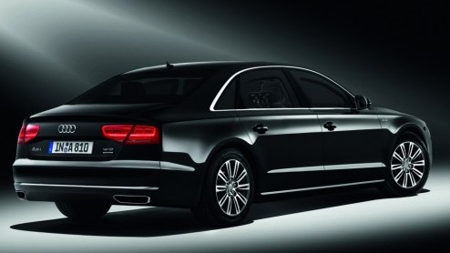 Op zoek naar cht veilig vervoer? Audi is 450 uur aan het studeren geweest hoe hun vlaggenschip A8 in de toekomst nog beter bestand is 'tegen invloeden van buitenaf'. De A8 L Security is inmiddels vri