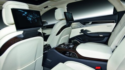 Audi presenteert ultieme luxe in de vorm van de A8 L W12 exclusive concept. De Duitsers bouwen 50 exemplaren van deze luxelimo, n staat nu op de IAA Frankfurt.
