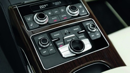 Audi presenteert ultieme luxe in de vorm van de A8 L W12 exclusive concept. De Duitsers bouwen 50 exemplaren van deze luxelimo, n staat nu op de IAA Frankfurt.