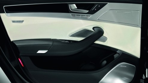 Audi presenteert ultieme luxe in de vorm van de A8 L W12 exclusive concept. De Duitsers bouwen 50 exemplaren van deze luxelimo, n staat nu op de IAA Frankfurt.