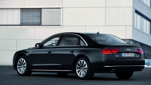 In juni arriveert de Audi A8 Hybrid in de showroom en dus zijn er al prijzen bekend. De hybridelimo met de 2.0 TFSI en een elektromotor wordt leverbaar vanaf iets een kleine 94 mille.