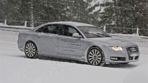 Audi heeft op het World Economic Forum te Zwitserland bijpassend vervoer ingezet. Voor de deelnemers stonden dit jaar 81 exemplaren van de Audi A8 Lang 3.0 TDI ter beschikking. Bijzonder is daarbij da