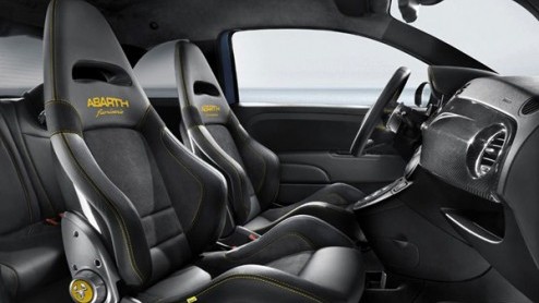 Abarth presenteert op de Autosalon van Parijs de 695 Fuori Serie, een nieuw programma dat de koper nog meer keuzemogelijkheden biedt bij het personaliseren van de Abarth.