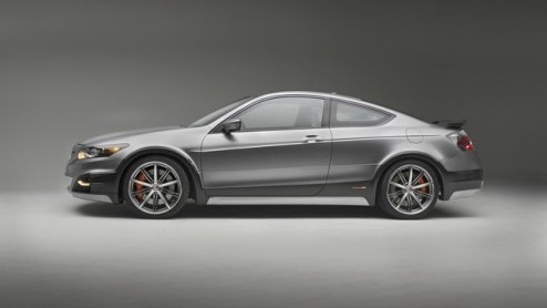 Honda heeft zojuist het doek van de Honda Accord Coup HF-S Concept afgehaald. Het merk laat met deze Accord zien wat sportiviteit inhoudt. Dat gaat verder dan een bodykit en verlaagd onderstel.