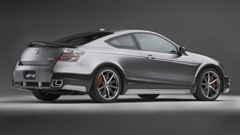Honda heeft zojuist het doek van de Honda Accord Coup HF-S Concept afgehaald. Het merk laat met deze Accord zien wat sportiviteit inhoudt. Dat gaat verder dan een bodykit en verlaagd onderstel.