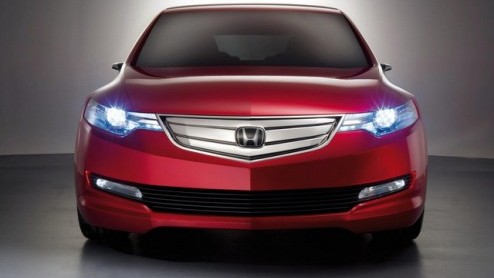 Honda haalt het doek van de Accord Sports Tourer Concept en presenteert m in vol ornaat op de IAA in Frankfurt. Het model zo goed als af, waardoor de introductie van het definitieve model niet veel
